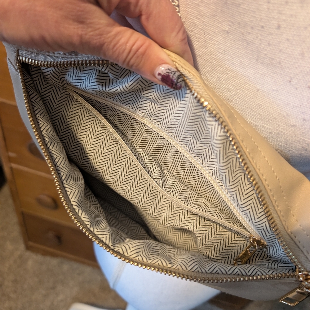 New York Style Beige Crossbody Bag Gold Hardware Travel Satchel - Picture 8 of 9